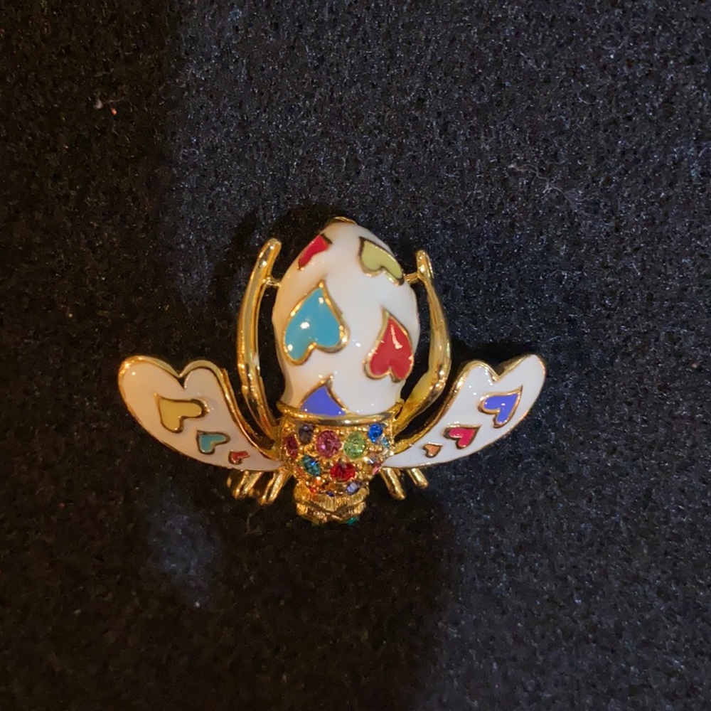 Joan Rivers Heart Bee Pin - Picture 2 of 5